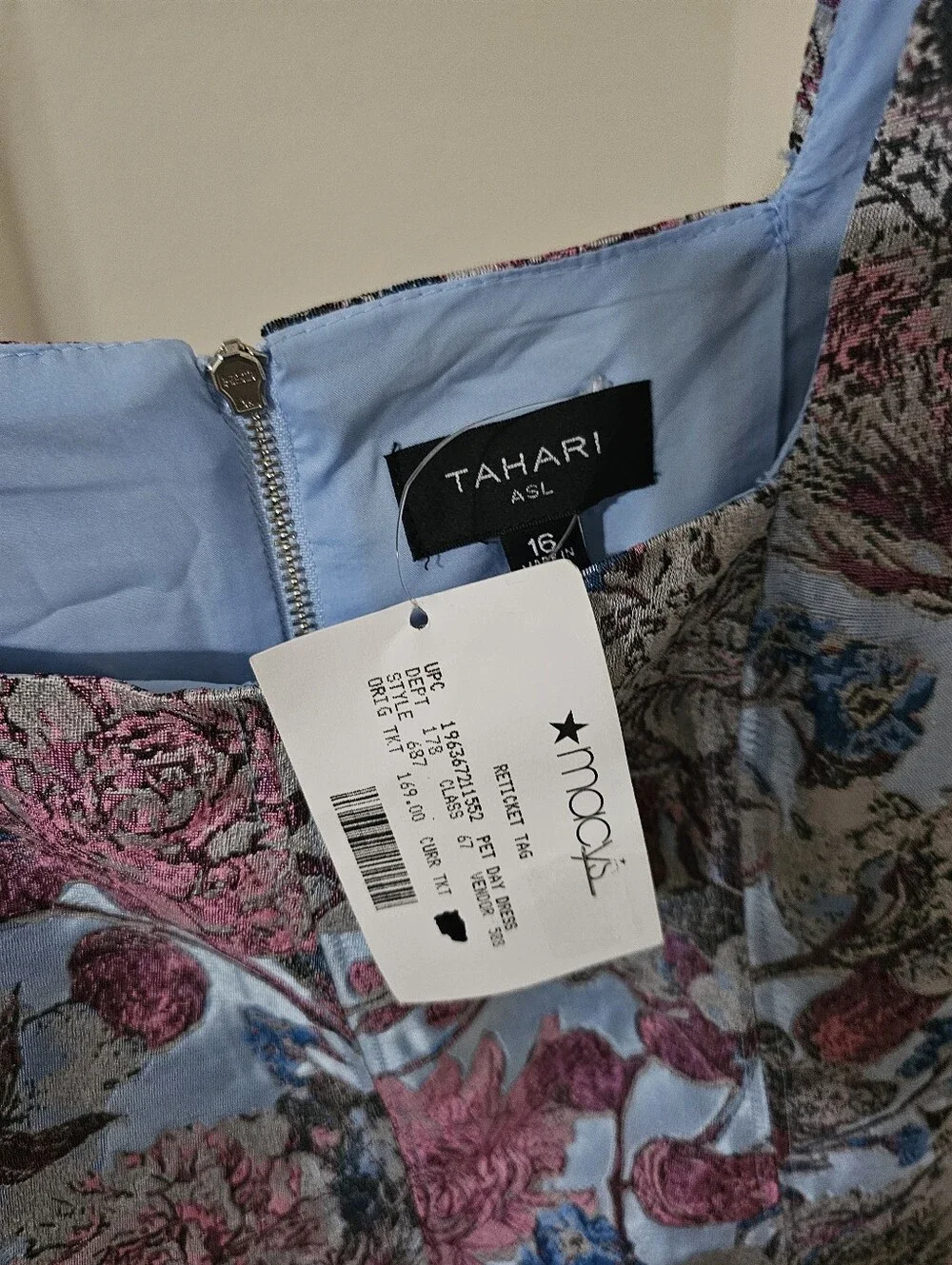 Women's Clothing (681) - Picture 8 of 8